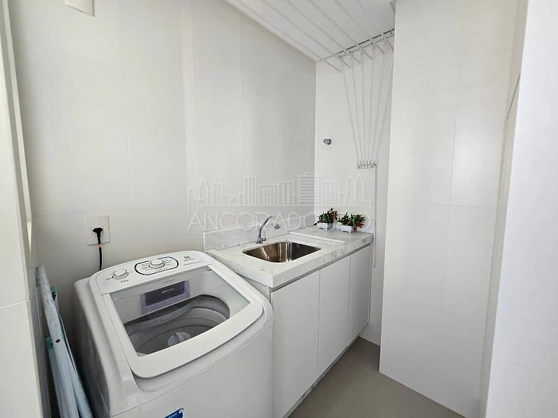 3 Dormitórios (sendo 2 suítes), 2 vagas garagem, mobiliado, Centro de Balneário Camboriú. — foto 11