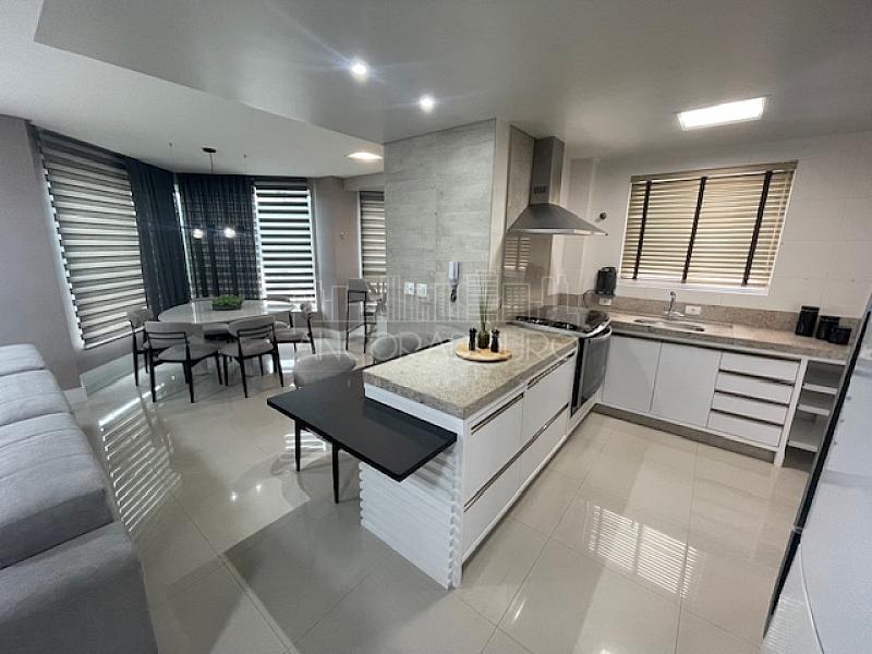 3 Suítes, mobiliado, 3 vagas de garagem, Região Central de Balneário Camboriú. — foto 3