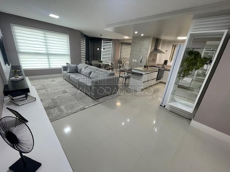 3 Suítes, mobiliado, 3 vagas de garagem, Região Central de Balneário Camboriú. — foto 7