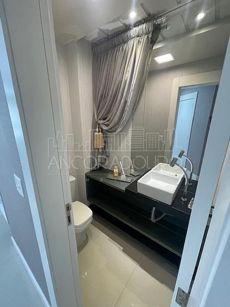 3 Suítes, mobiliado, 3 vagas de garagem, Região Central de Balneário Camboriú. — foto 8