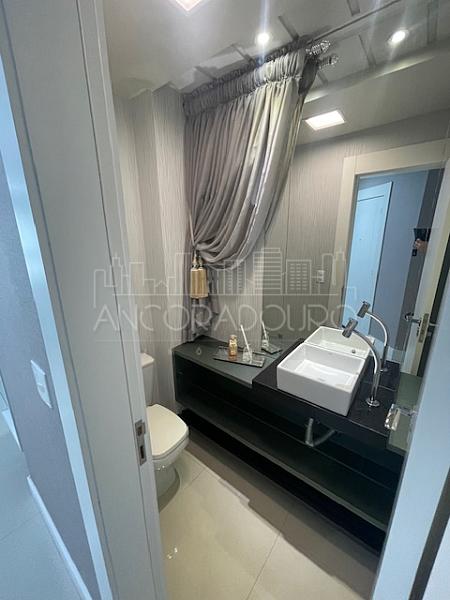 3 Suítes, mobiliado, 3 vagas de garagem, Região Central de Balneário Camboriú. — foto 9