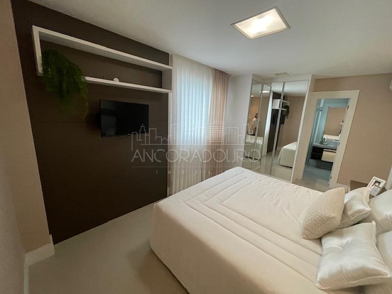 3 Suítes, mobiliado, 3 vagas de garagem, Região Central de Balneário Camboriú. — foto 14