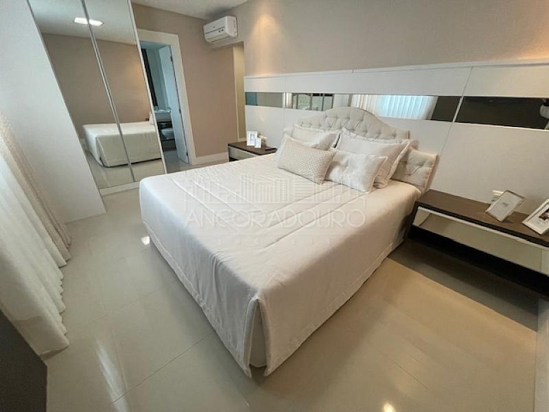 3 Suítes, mobiliado, 3 vagas de garagem, Região Central de Balneário Camboriú. — foto 16