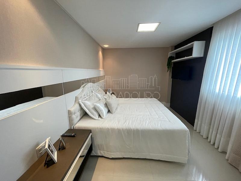 3 Suítes, mobiliado, 3 vagas de garagem, Região Central de Balneário Camboriú. — foto 17