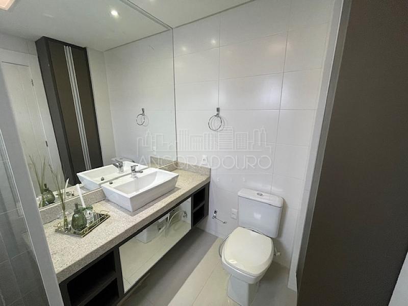 3 Suítes, mobiliado, 3 vagas de garagem, Região Central de Balneário Camboriú. — foto 18