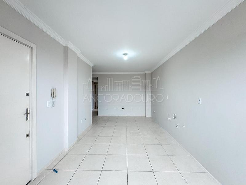 2 Dormitórios, vaga privativa, reformado, sacada com churrasqueira à carvão, Camboriú. — foto 5