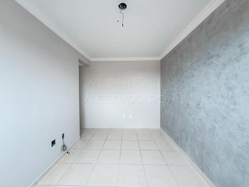 2 Dormitórios, vaga privativa, reformado, sacada com churrasqueira à carvão, Camboriú. — foto 7