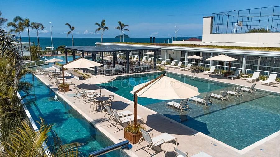 3 Suítes, Vista Mar, 2 Vaga garagem, 5000m² de área de lazer, Frente mar em Balneário Piçarras. — foto 2