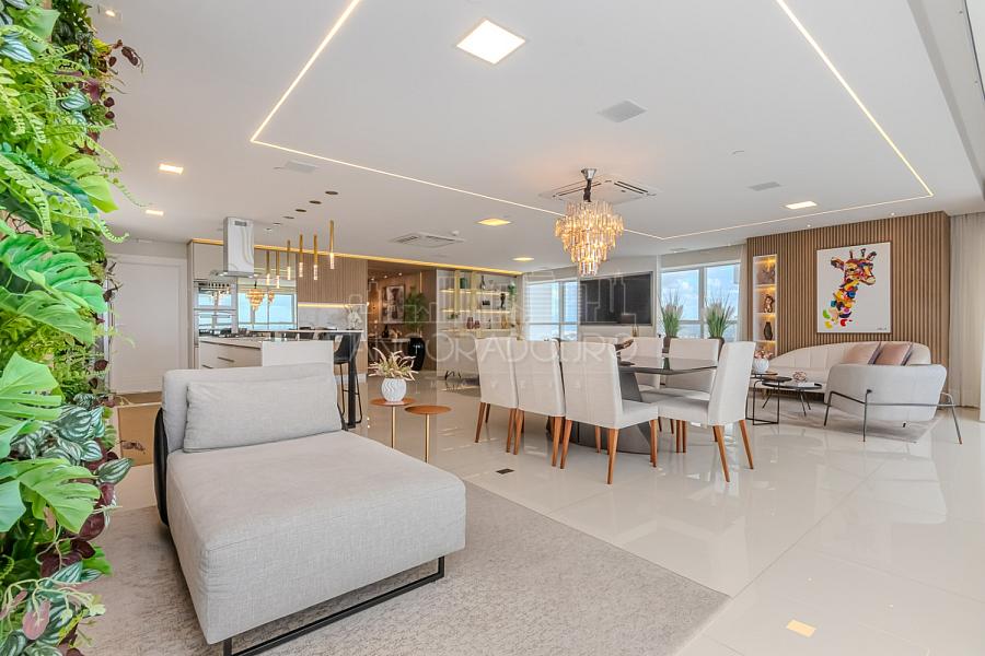 5 suítes, 6 vagas garagem, mobiliado, Vista privilegiada de frente para o mar em Balneário Camboriú. — foto 9