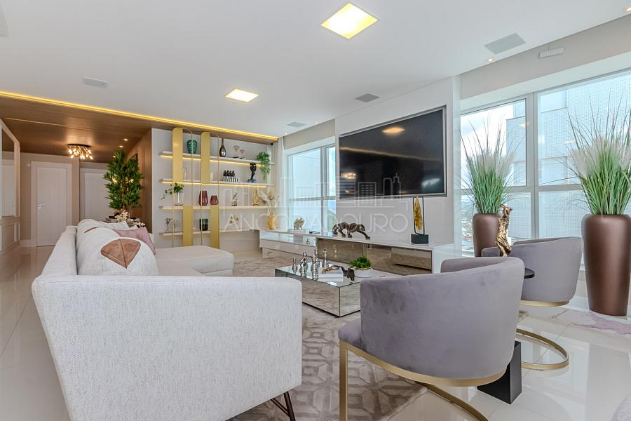 5 suítes, 6 vagas garagem, mobiliado, Vista privilegiada de frente para o mar em Balneário Camboriú. — foto 13