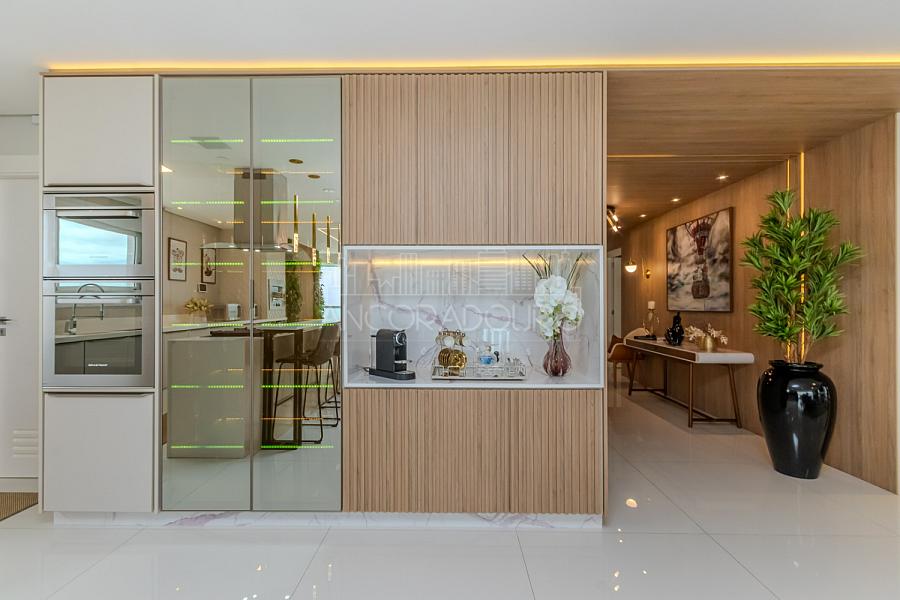 5 suítes, 6 vagas garagem, mobiliado, Vista privilegiada de frente para o mar em Balneário Camboriú. — foto 29