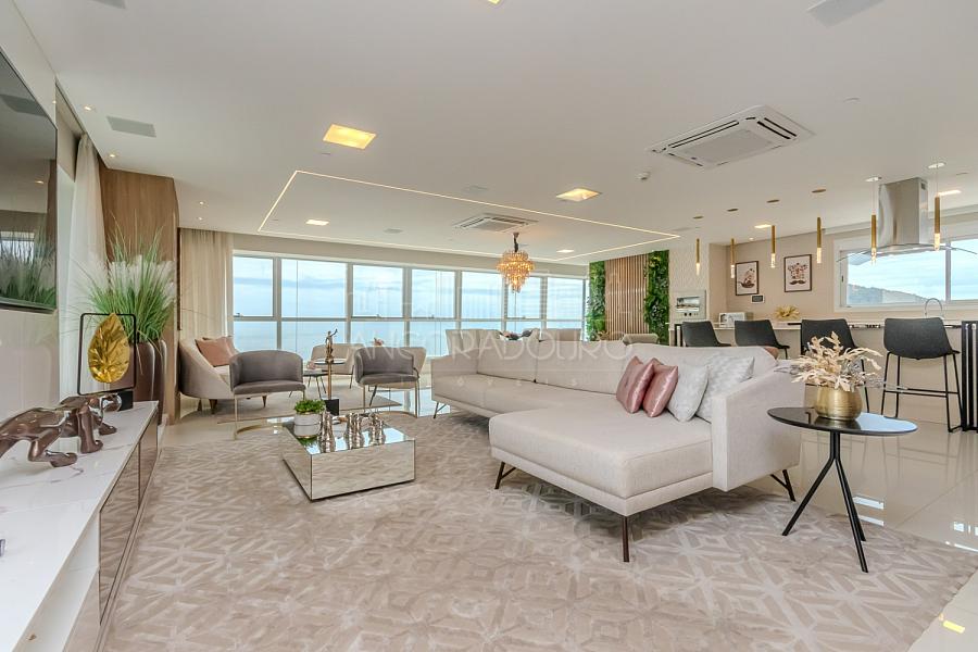 5 suítes, 6 vagas garagem, mobiliado, Vista privilegiada de frente para o mar em Balneário Camboriú. — foto 2