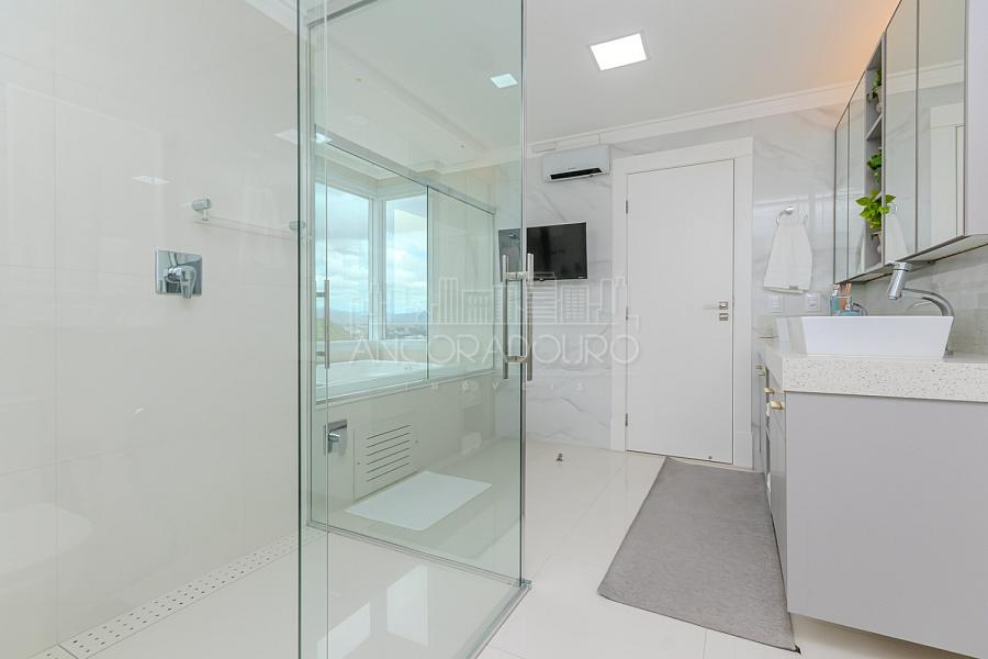 5 suítes, 6 vagas garagem, mobiliado, Vista privilegiada de frente para o mar em Balneário Camboriú. — foto 59