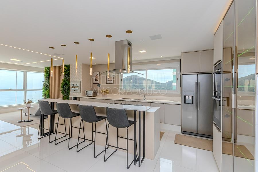 5 suítes, 6 vagas garagem, mobiliado, Vista privilegiada de frente para o mar em Balneário Camboriú. — foto 15