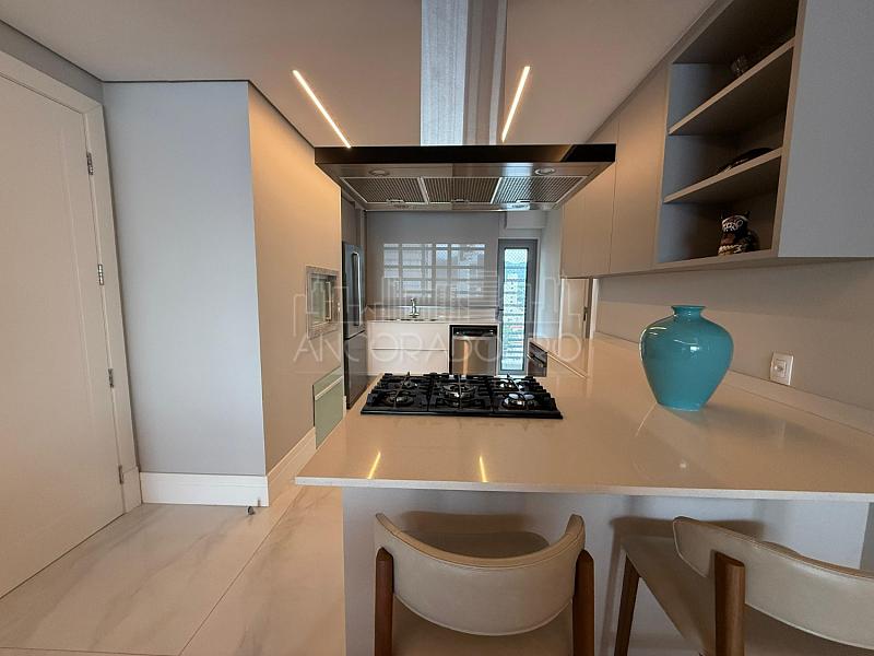 4 suítes, decorado, 4 vagas garagem, Avenida Atlântica em Balneário Camboriú — foto 86