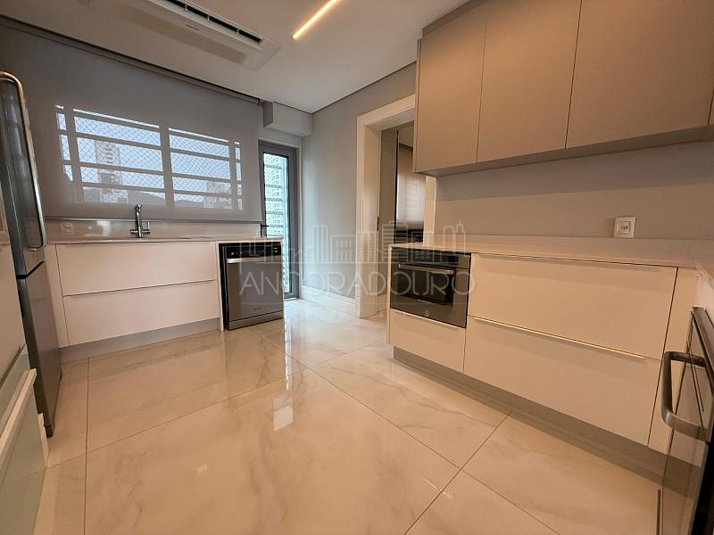 4 suítes, decorado, 4 vagas garagem, Avenida Atlântica em Balneário Camboriú — foto 82