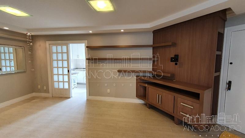 4 Dormitórios (1 suíte), Semi mobiliado, Avenida Brasil em Balneário Camboriú. — foto 4