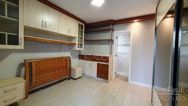 4 Dormitórios (1 suíte), Semi mobiliado, Avenida Brasil em Balneário Camboriú. — foto 19