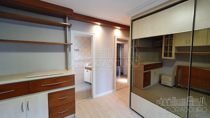 4 Dormitórios (1 suíte), Semi mobiliado, Avenida Brasil em Balneário Camboriú. — foto 18