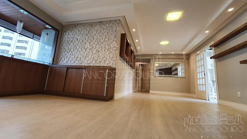 4 Dormitórios (1 suíte), Semi mobiliado, Avenida Brasil em Balneário Camboriú. — foto 2