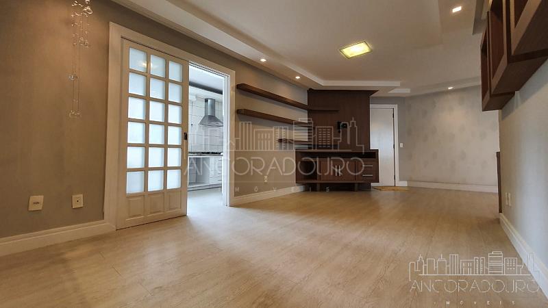 4 Dormitórios (1 suíte), Semi mobiliado, Avenida Brasil em Balneário Camboriú. — foto 3