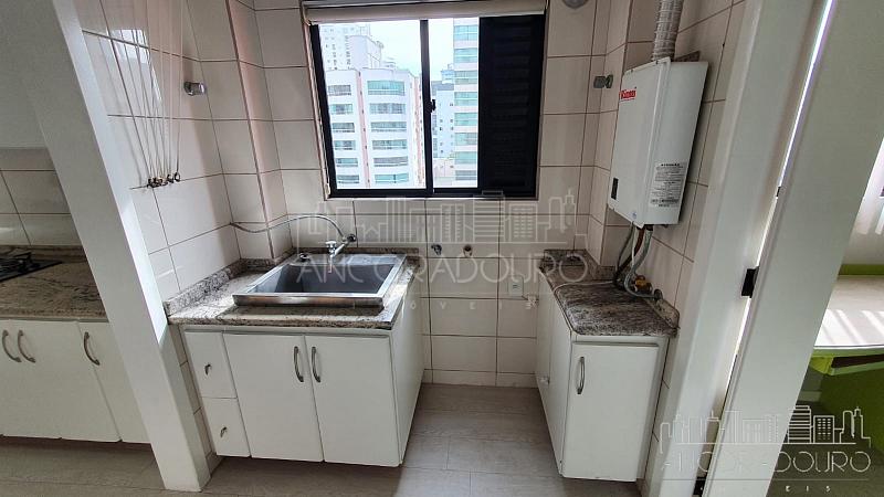 4 Dormitórios (1 suíte), Semi mobiliado, Avenida Brasil em Balneário Camboriú. — foto 12