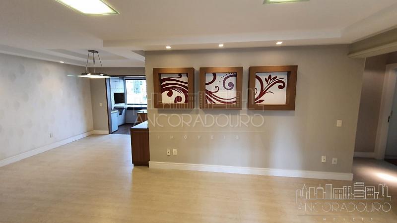 4 Dormitórios (1 suíte), Semi mobiliado, Avenida Brasil em Balneário Camboriú. — foto 6