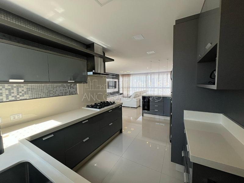 3 suítes, mobiliado, 3 vagas garagem, Avenida Brasil em Balneário Camboriú. — foto 42