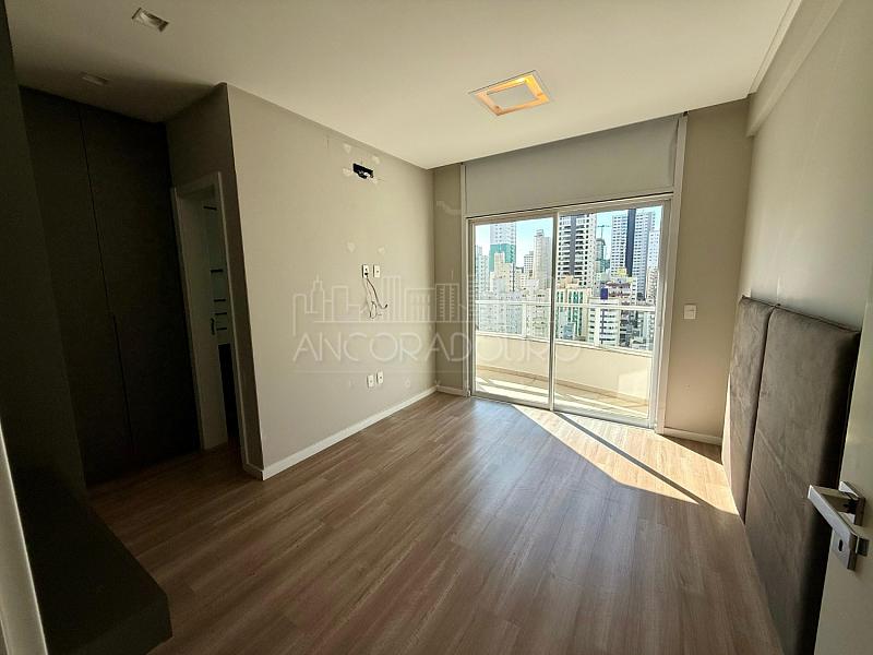 4 suítes, 3 vagas garagem, Centro de Balneário Camboriú. — foto 22