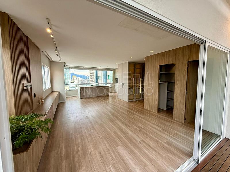 4 suítes, 3 vagas garagem, Centro de Balneário Camboriú. — foto 2