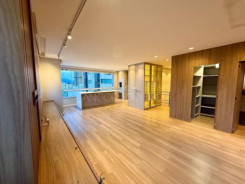 4 suítes, 3 vagas garagem, Centro de Balneário Camboriú. — foto 5