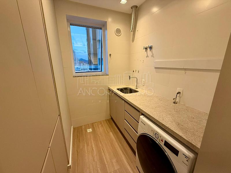 4 suítes, 3 vagas garagem, Centro de Balneário Camboriú. — foto 8