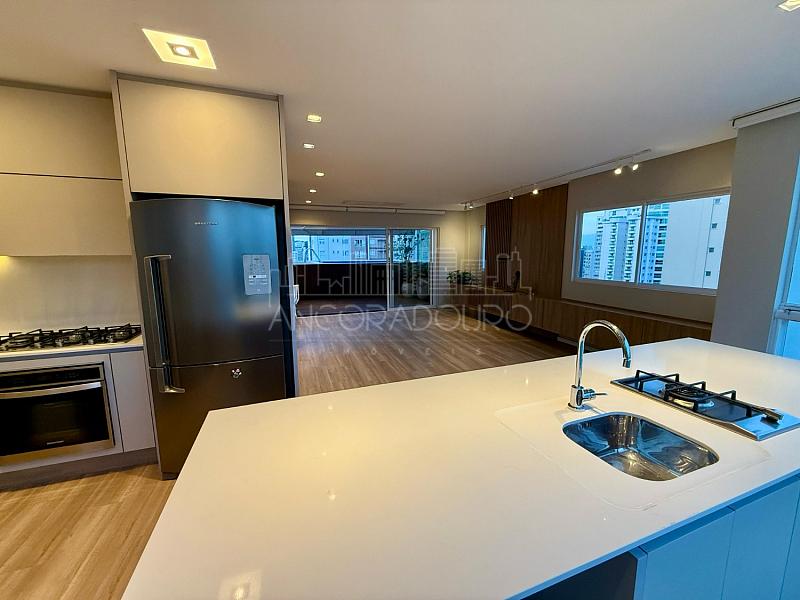 4 suítes, 3 vagas garagem, Centro de Balneário Camboriú. — foto 9