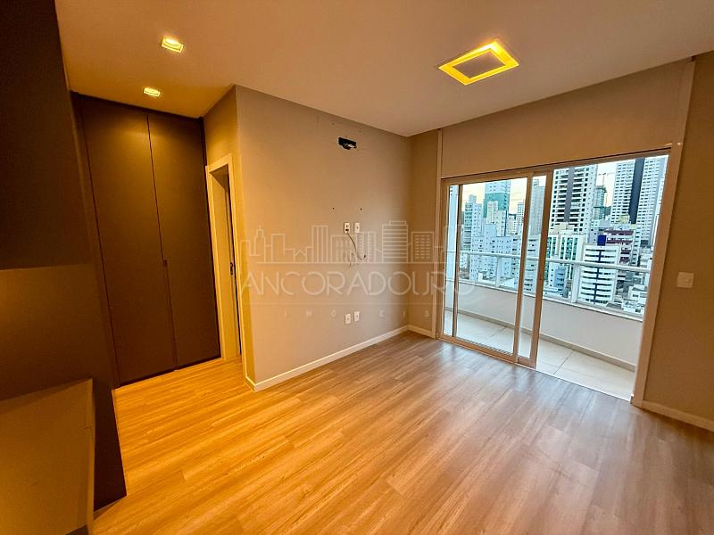 4 suítes, 3 vagas garagem, Centro de Balneário Camboriú. — foto 11