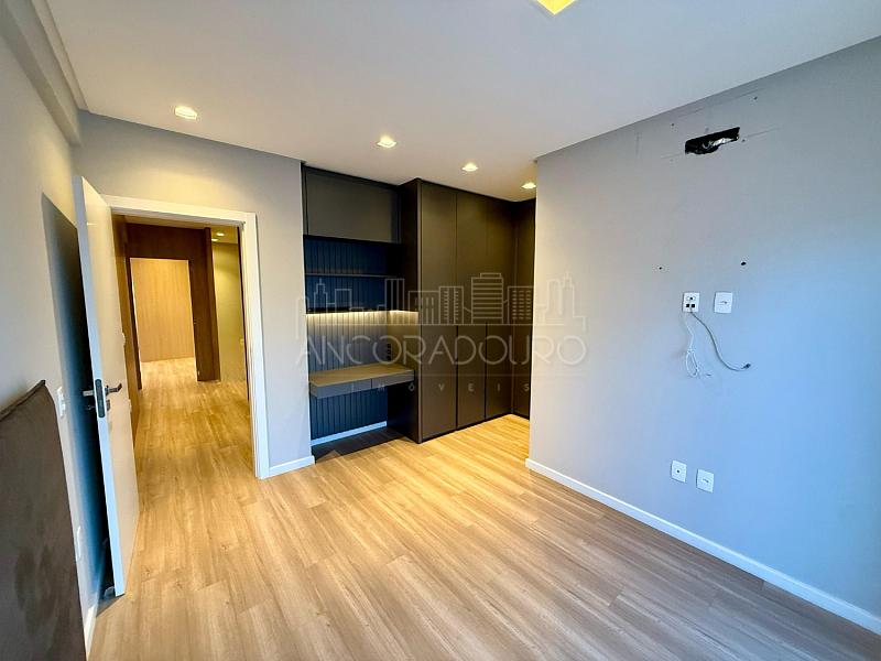 4 suítes, 3 vagas garagem, Centro de Balneário Camboriú. — foto 12