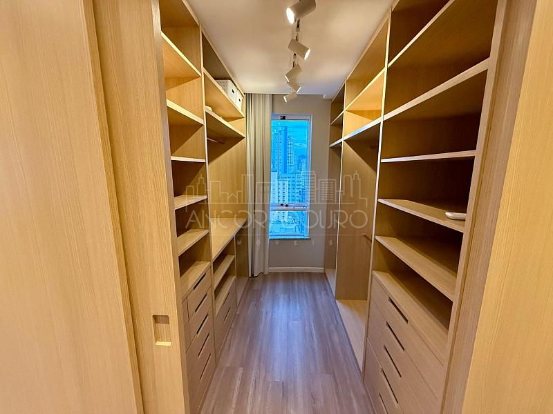 4 suítes, 3 vagas garagem, Centro de Balneário Camboriú. — foto 17