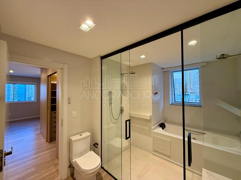 4 suítes, 3 vagas garagem, Centro de Balneário Camboriú. — foto 18