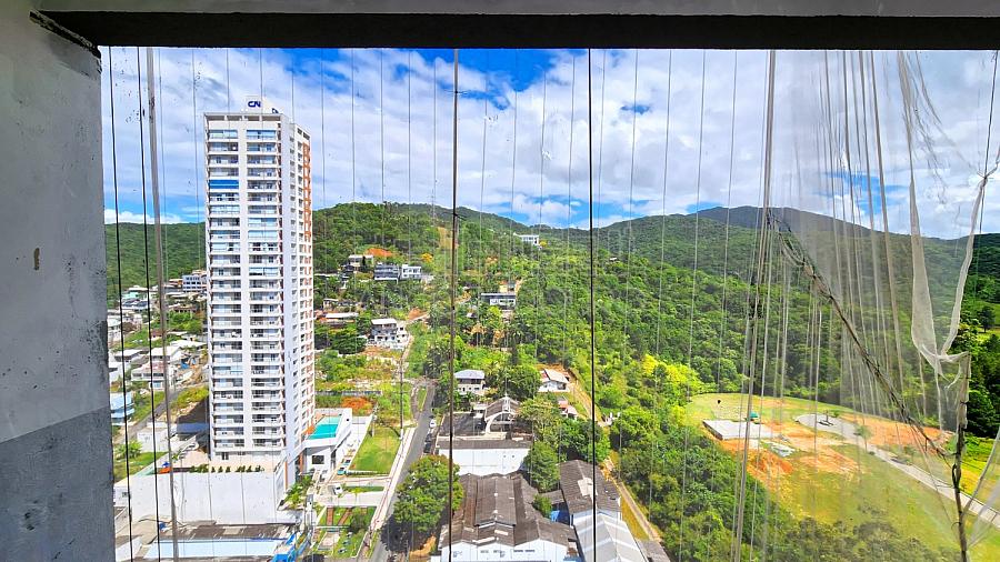 2 Dormitórios (1 Suíte), 1 vaga privativa, andar alto em Itajaí. — foto 2