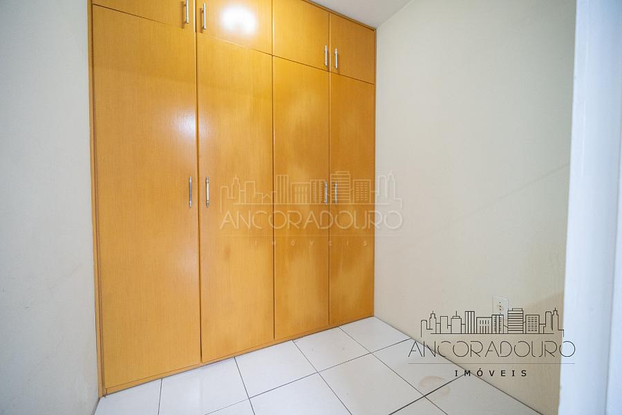 3 Dormitórios (1 Suíte) + Dependência, 3 banheiros, 1 vaga de garagem privativa, localizado à 300 metros do mar em Balneário Camboriú. — foto 37