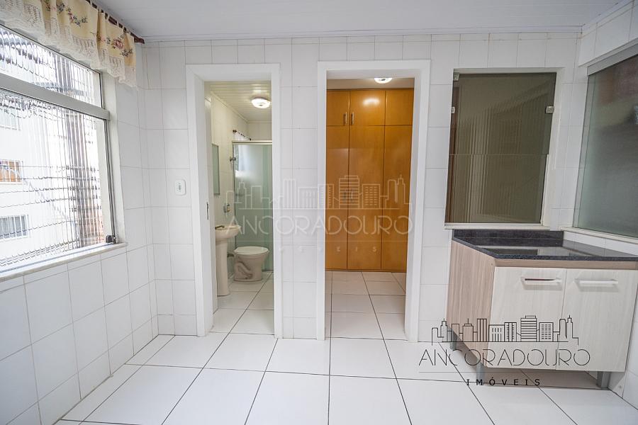 3 Dormitórios (1 Suíte) + Dependência, 3 banheiros, 1 vaga de garagem privativa, localizado à 300 metros do mar em Balneário Camboriú. — foto 15