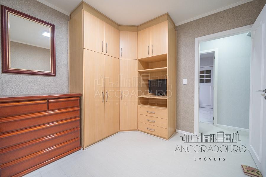 3 Dormitórios (1 Suíte) + Dependência, 3 banheiros, 1 vaga de garagem privativa, localizado à 300 metros do mar em Balneário Camboriú. — foto 22