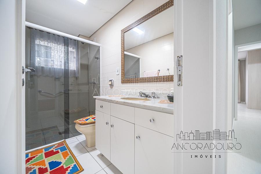 3 Dormitórios (1 Suíte) + Dependência, 3 banheiros, 1 vaga de garagem privativa, localizado à 300 metros do mar em Balneário Camboriú. — foto 20