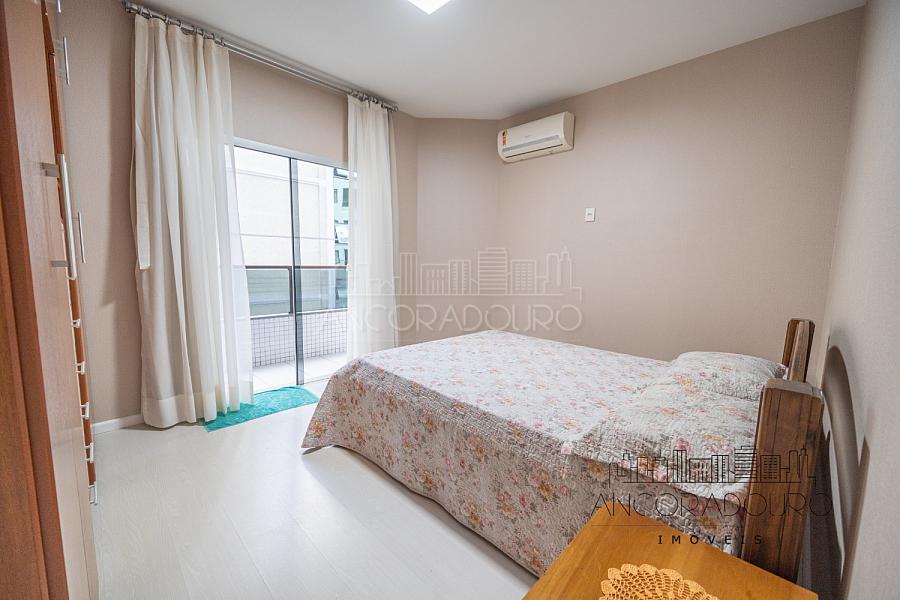 3 Dormitórios (1 Suíte) + Dependência, 3 banheiros, 1 vaga de garagem privativa, localizado à 300 metros do mar em Balneário Camboriú. — foto 24