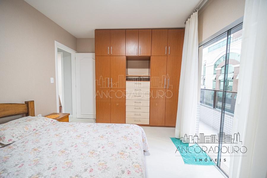 3 Dormitórios (1 Suíte) + Dependência, 3 banheiros, 1 vaga de garagem privativa, localizado à 300 metros do mar em Balneário Camboriú. — foto 26