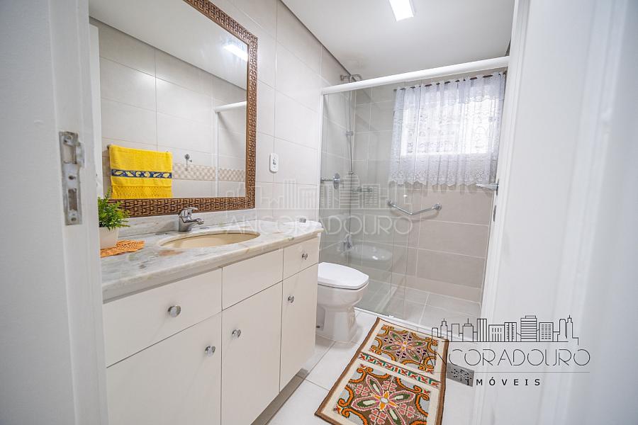 3 Dormitórios (1 Suíte) + Dependência, 3 banheiros, 1 vaga de garagem privativa, localizado à 300 metros do mar em Balneário Camboriú. — foto 29