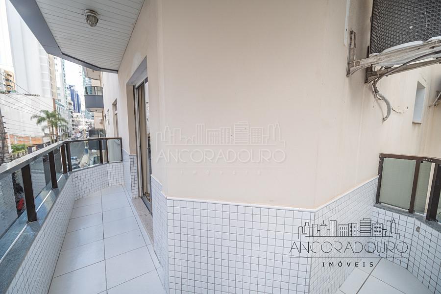 3 Dormitórios (1 Suíte) + Dependência, 3 banheiros, 1 vaga de garagem privativa, localizado à 300 metros do mar em Balneário Camboriú. — foto 27