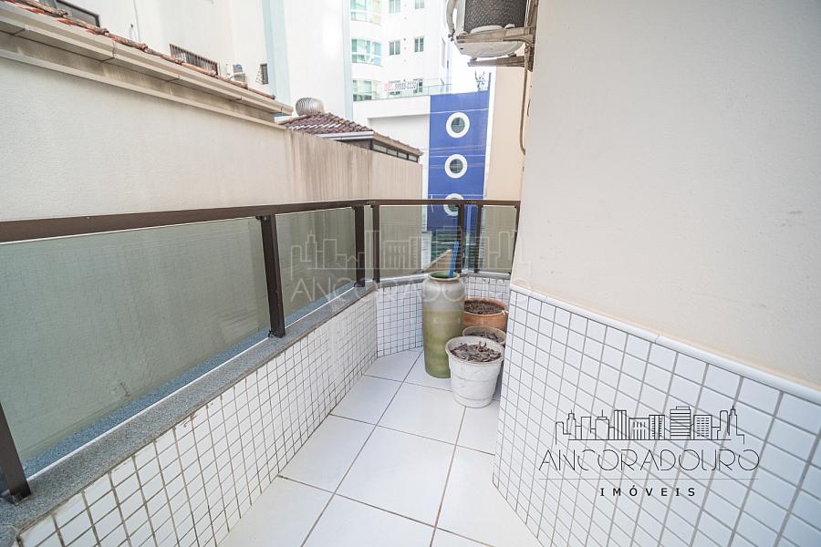 3 Dormitórios (1 Suíte) + Dependência, 3 banheiros, 1 vaga de garagem privativa, localizado à 300 metros do mar em Balneário Camboriú. — foto 33