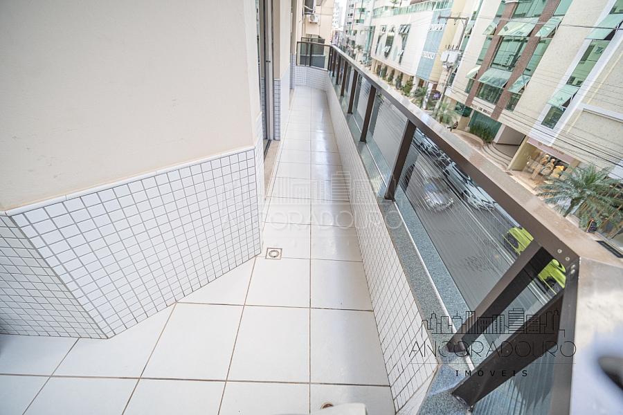 3 Dormitórios (1 Suíte) + Dependência, 3 banheiros, 1 vaga de garagem privativa, localizado à 300 metros do mar em Balneário Camboriú. — foto 35