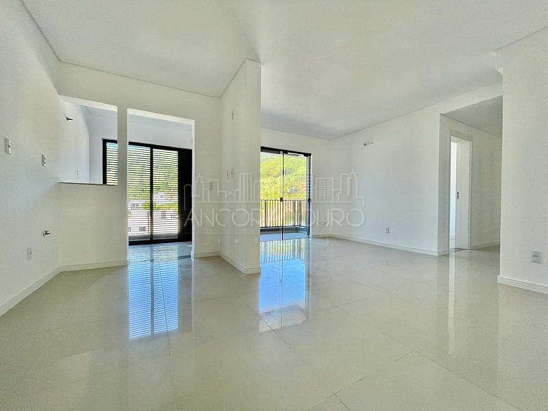 3 Dormitórios (1 suíte), novo, 1 vaga privativa, sacada com churrasqueira, São Francisco de Assis, Camboriú. — foto 12