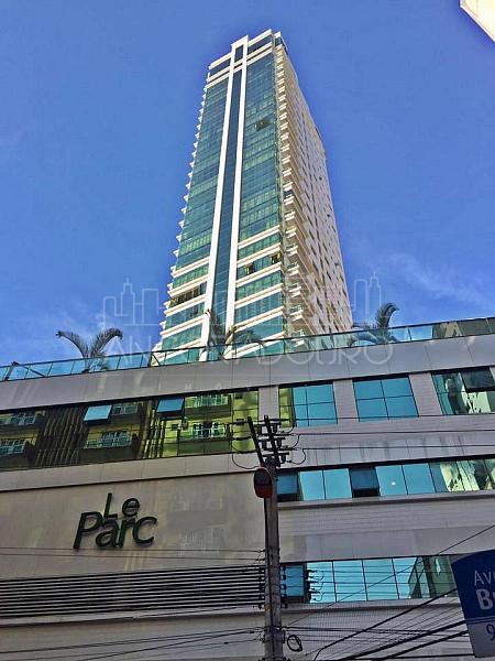 3 Suítes, 3 vagas garagem, quadra do mar, centro de Balneário Camboriú. — foto 44